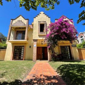 Alquiler De Casa  Rincón Del Indio 4 Dormitorios Mas Dependencia Con Piscina