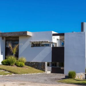 Importante Casa En Punta Del Este, El Chorro, 5 Dormitorios