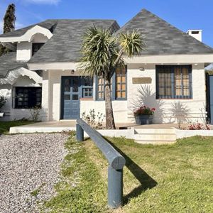 Alquiler Casa Dos Cuadras De La Playa La Posta Y Una De La Principial