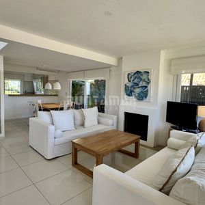 Moderna Casa Con Piscina En Montoya A Metros Del Mar