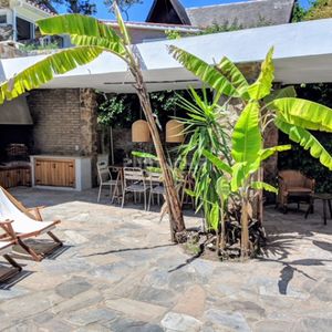 Casa En Alquiler, Playa Mansa, 3 Dormitorios, Jardín, Parrillero, Reciclada