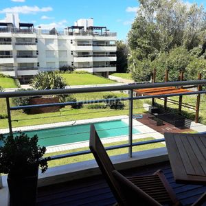 Muy Lindo Apartamento Ubicado A Pasos De Playa Brava