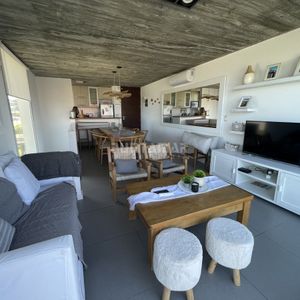 Venta Apartamento De 3 Dormitorios A Pasos De Montoya , 3 Niveles, Con Increibles Vistas Al Mar