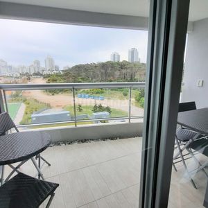 Departamento De 2 Dormitorios Con Dependencia En Edificio De Categoria