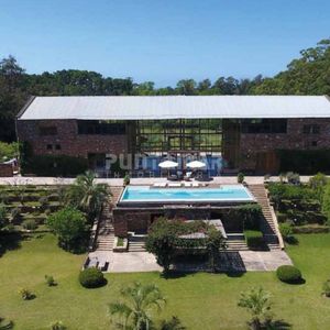 Importante Casa En Chacra Ubicada En Rincon Del Indio