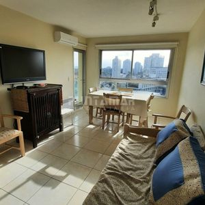 Departamento De 2 Dormitorios En Piso Alto De Muy Buen Edificio