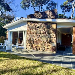 Alquiler Hermoso Chalet De 4 Dormitorios A 900 Mts Del Mar