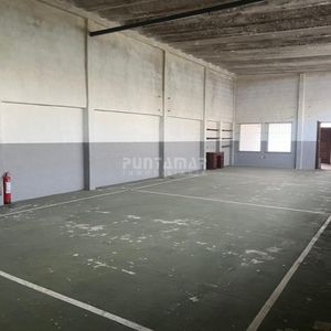 Gran Depósito En Centro De Maldonado Con Local Al Frente