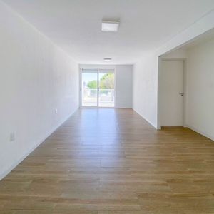 Venta Apartamento De 2 Dormitorios Con Cochera Tres Cruces