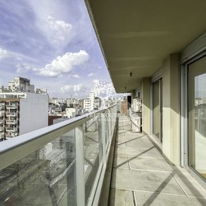 Venta Apartamento, 2 Dormitorios, Terraza Y Garaje En Pocitos