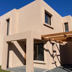 Venta Casa De 3 Dormitorios Y 2 Baños En Ciudad De La Costa