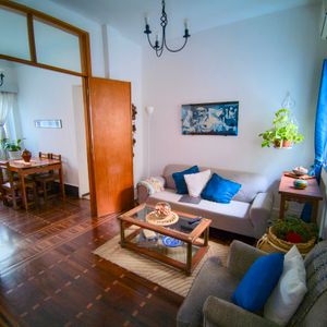 Dueño Vende Apartamento En Ciudad Vieja, 2 Dormitorios, A 1 Cuadra De La Rambla