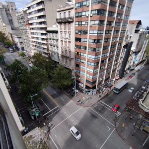 Alquilo Piso Entero Son 21 Oficinas Cada Una Con Baño Privado + 2 Cocheras  