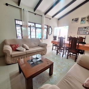 Casa En Venta En Urb. Cotoca | 5 Dormitorios + Churrasquera