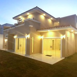 Casa Con 4 Dorm. En Suite, En El Urubo