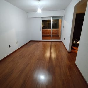 Apartamento Piso Alto En Libertador Y Nueva York. Super Soleado.
