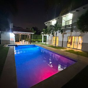 Casa Amplia Con Piscina En Alquiler Urubo Dentro Condominio