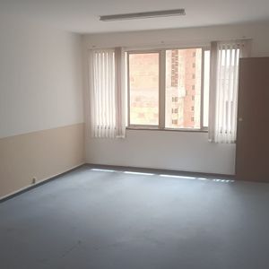 Oficina O Consultorio En Alquiler, En Avenida Arce