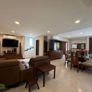 Hermosa Casa Zona Este  Con 7 Hambiente