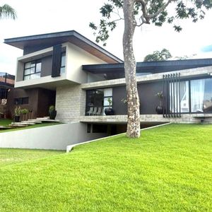 Casa De Lujo En Venta – Condominio Hacienda Del Urubó