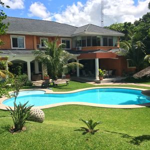 Mansion En Venta, Condominio Colinas Del Urubo II