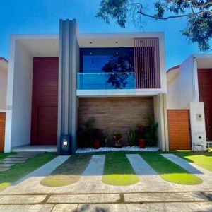 En Alquiler! Lujosa Casa En Condominio En Zona Norte