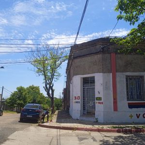 Casa Centro De Salto A Reciclar. Gran Ubicacion Y Potencial. Vivienda O Inversor