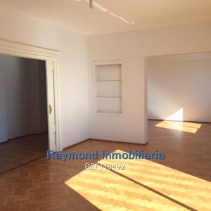 Excelente Residencia Frente A La Plaza Fabini