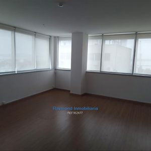 Excelente Oficina De 46m2 Con Garage En Ciudad Vieja