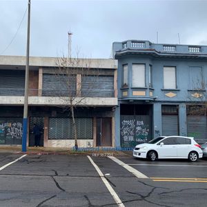 2 Locales Unidos Y 2 Casas Arriba Para Escritorios