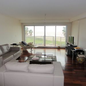 Alquiler Apartamento 3 Dorm Y Serv, 2 Garajes Pta Carretas