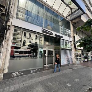 Espectacular Local De 600m2 En 18 De Julio Y Vázquez Cordón