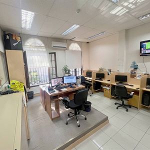 Alquiler Espectacular Casa De 900m2 Ideal Empresa