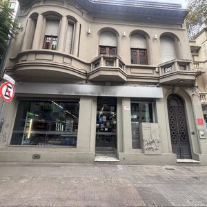 Excelente Local En Venta Con Renta Av. 18 De Julio Cordón
