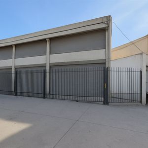 Alquiler Local 420m2 Av. General Flores Y Belloni