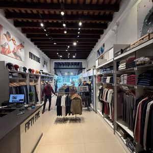 Venta Y Alquiler Local Comercial 196m2 18 De Julio Y Vázquez Centro