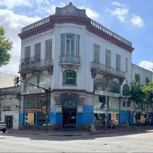 Alquiler Local De 1350m2 Esquina Av General Flores Y Aramburu