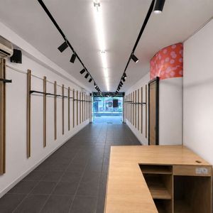 Alquiler Local Comercial De 130m2 Sobre 18 De Julio