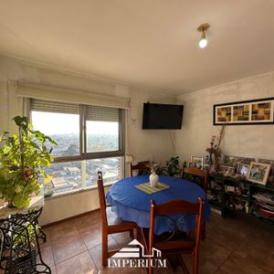 Apartamento De 3 Dormitorios En La Unión, Sobre 8 De Octubre, Vista Despejada