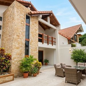 Amplia Casa En Alquiler Zona Equipetrol.