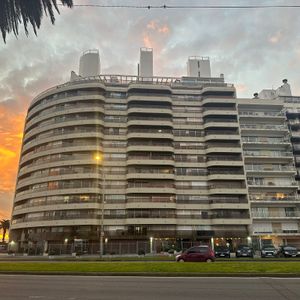 Apartamento En Alquiler, En Punta Carretas Próximo A Rambla!