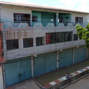 Casa Comercial Con 3 Tiendas En Venta Zona Mercado Nuevo Abasto