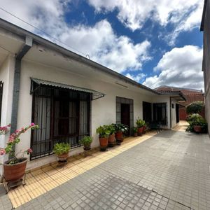 Amplia Casa De 3 Dormitorios En Alquile Zona Nor Este Av. Guapay