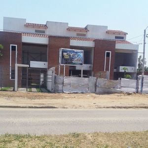 Casa 3 Plantas + Piscina