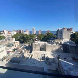 Apartamento En Venta De 2 Dormitorios C/ Cochera En Barrio Sur