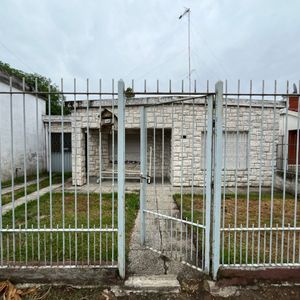 Casa En Venta C/ Cochera En La Paz
