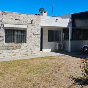 2 Casas En Excelente Estado Mismo Padrón La Floresta