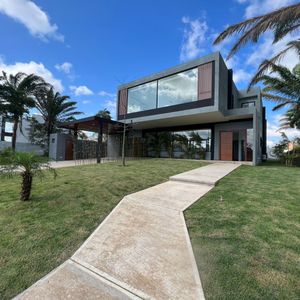 Bella Casa A Estrean En Alquiler