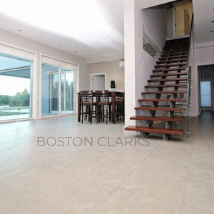 Casa En Venta Con Inquilinos En Lomas De Carrasco: 4 Dormitorios, Y Piscina