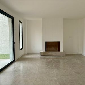 Muy Linda Casa En Complejo Cerrado. Próximo A La Rambla.  Con Renta